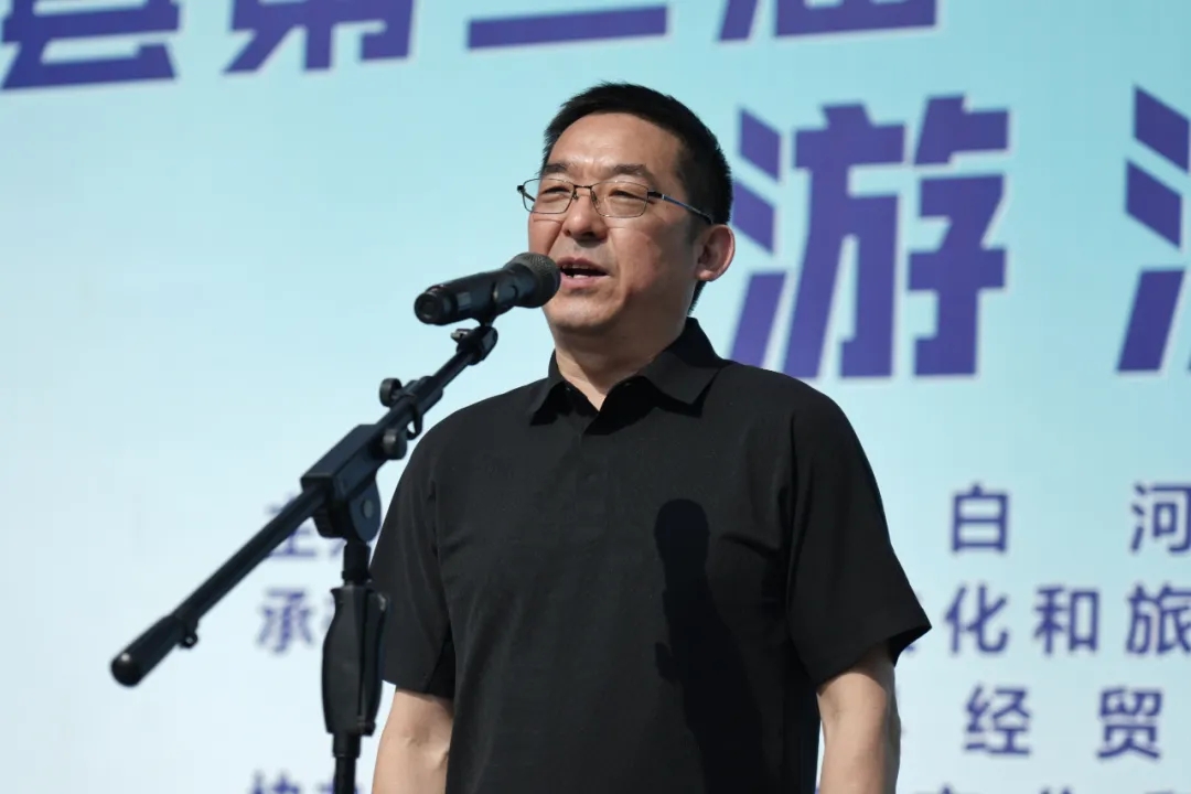 县人大常委会主任高福宏宣布比赛开赛